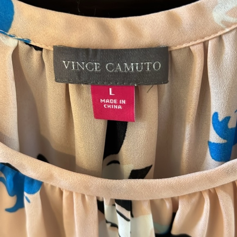 🪻Vince Camuto Top🪻 - Picture 3 of 8